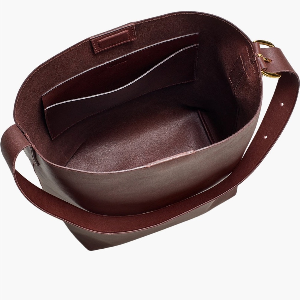 MADEWELL The Essential Bucket Tote Leather Chocolate Raisin Pockets Closure NEW - Picture 3 of 4